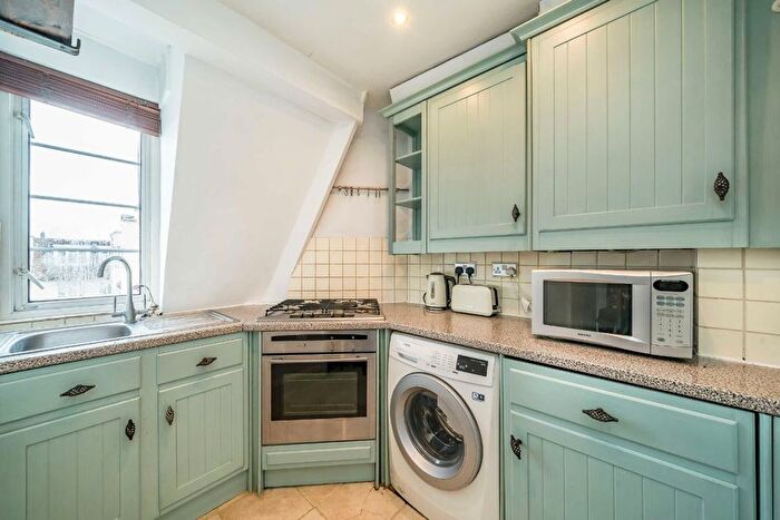 1 Bedroom Flat To Rent In Upper Tooting Road, Tooting, SW17