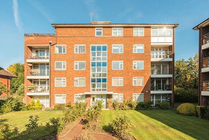 3 Bedroom Flat To Rent In Elm Avenue, Ealing, W5