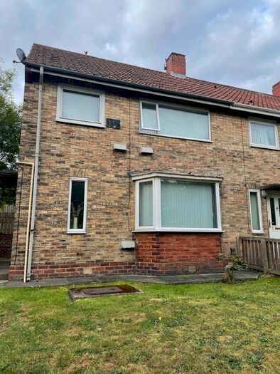 3 Bedroom Semi-Detached House To Rent In Chiltern Gardens, Lobbly Hill, Gateshead, NE11
