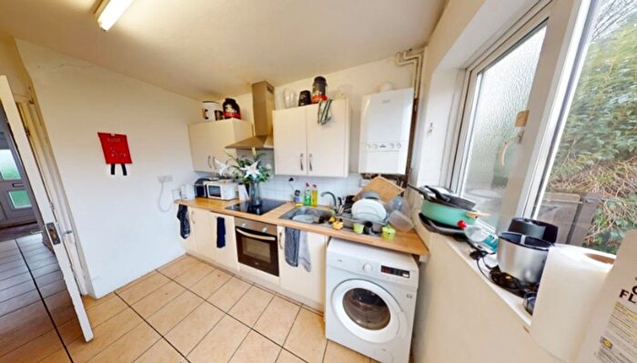 4 Bedroom Semi-Detached House To Rent In Rolleston Drive, Nottingham, NG7