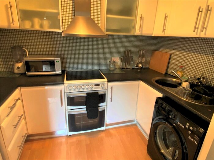 2 Bedroom Flat To Rent In The Whithys, Street, BA16