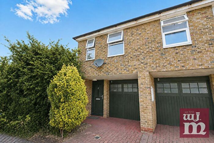 2 Bedroom End Of Terrace House To Rent In Elmgreen Close, Stratford, E15