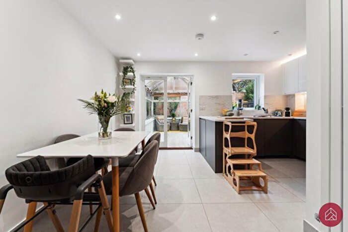 3 Bedroom End Of Terrace House For Sale In Bennett Crescent, Oxford, OX4