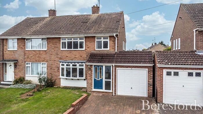3 Bedroom Semi-Detached House For Sale In Hawkhurst Close, Chelmsford, CM1