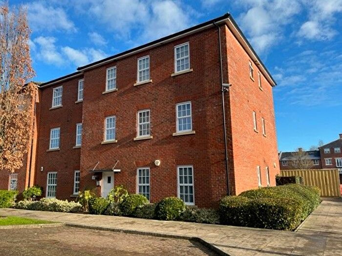 2 Bedroom Flat To Rent In North Square, Knowle, Fareham, Hampshire, PO17