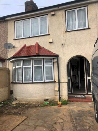 3 Bedroom Semi-Detached House To Rent In Harlington, Hayes, UB3
