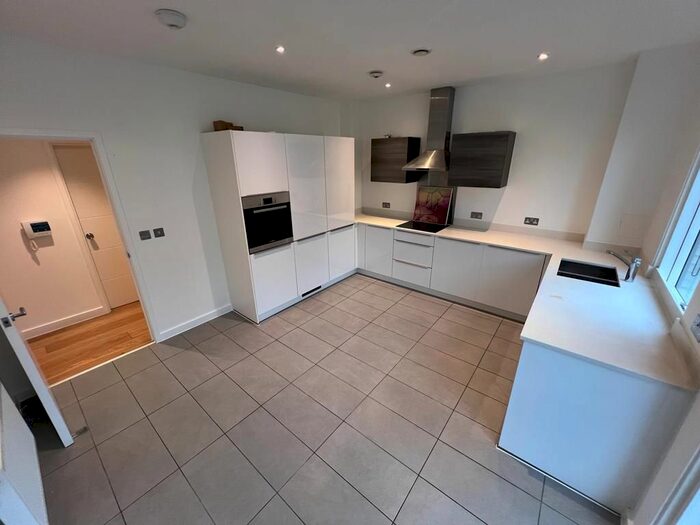 3 Bedroom Flat To Rent In Cambridge Avenue, London, NW6