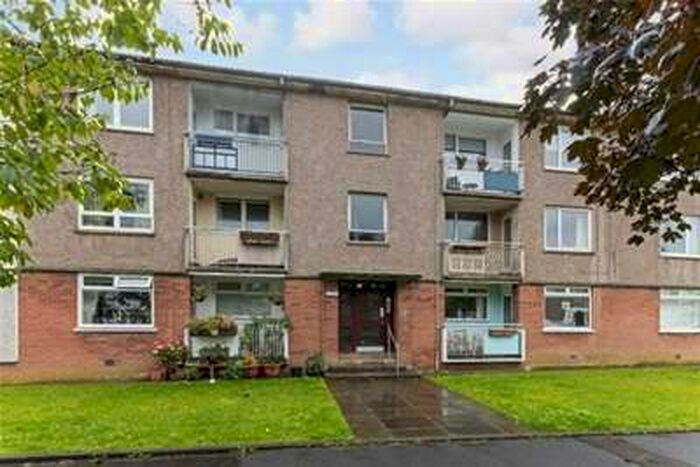 2 Bedroom Flat To Rent In Kinnell Path, Cardonald, G52
