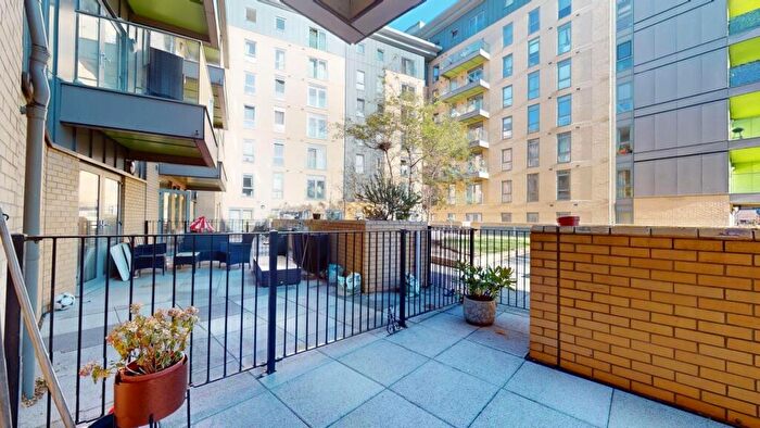 2 Bedroom Flat To Rent In Falcondale Court Park Royal, Willesden, NW10