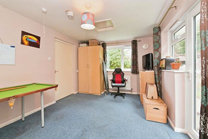 2 Bedroom Semi-Detached House For Sale In Manorfield Close, Northampton, NN3