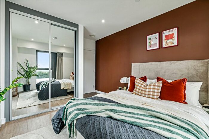 1 Bedroom Flat To Rent In Artisan Point, Victoria Road, W3