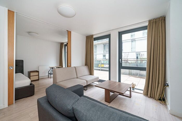 3 Bedroom Flat To Rent In Wembley Way, Wembley, HA9