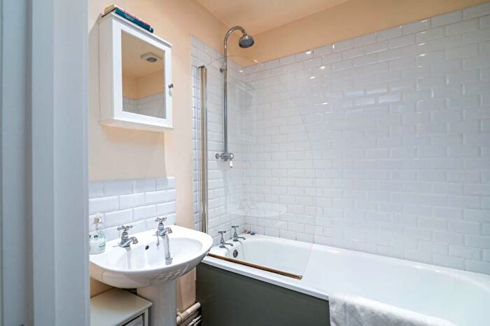 2 Bedroom Flat To Rent In B John Ruskin Street, London Pq, Uk, London, SE5