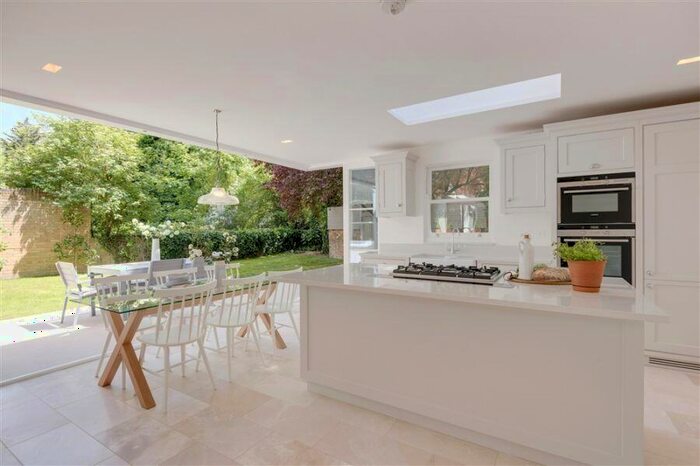 3 Bedroom Flat To Rent In Belsize Park, Belsize Park, NW3