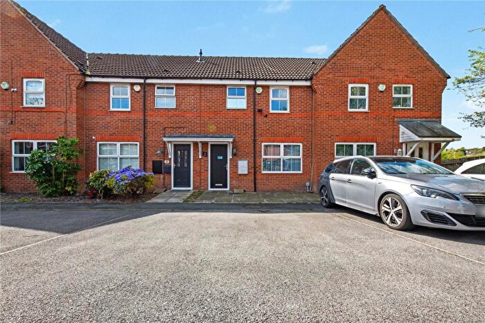 3 Bedroom Town House For Sale In Bedale Court, Morley, Leeds, West Yorkshire, LS27