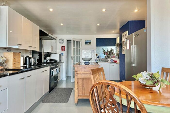 6 Bedroom House For Sale In Pemberley, Treburrick, PL27