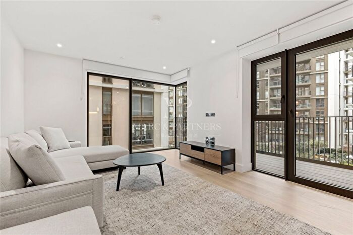 2 Bedroom Flat To Rent In White City, Westmont Apartment, London, W12