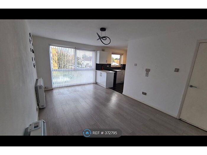 2 Bedroom Flat To Rent In Greenlands Road, Staines-Upon-Thames, TW18
