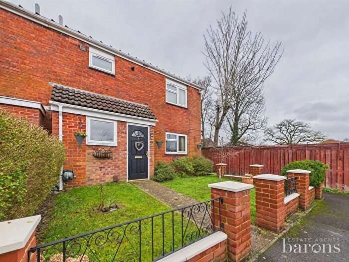 3 Bedroom End Terrace House For Sale In Haydn Road, Basingstoke, RG22