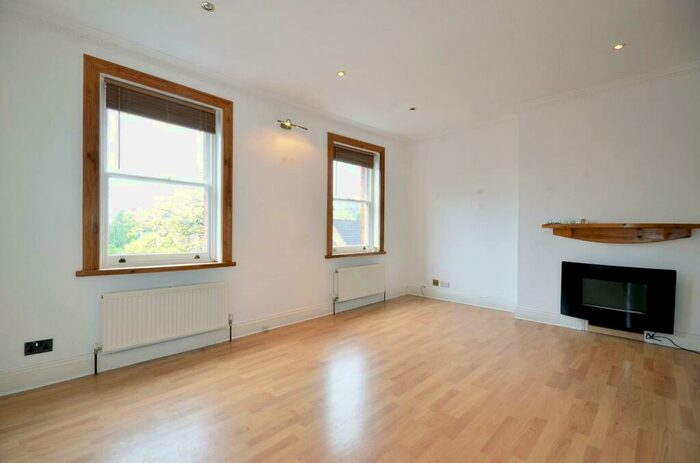 2 Bedroom Flat To Rent In Frognal, Hampstead, London, NW3