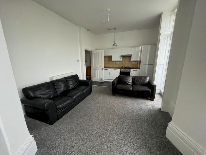 1 Bedroom Flat To Rent In Sea Front, Hayling Island, PO11