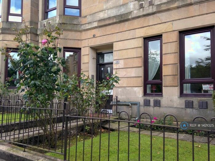 3 Bedroom Flat To Rent In Roebank Street, Glasgow, G31