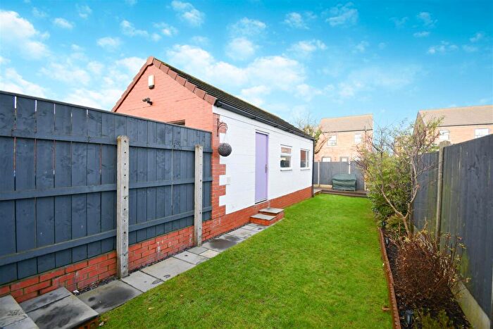 3 Bedroom End Of Terrace House For Sale In Maple Avenue, Willerby, HU10