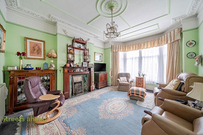5 Bedroom Semi-detached House For Sale In Copley Park, London, SW16