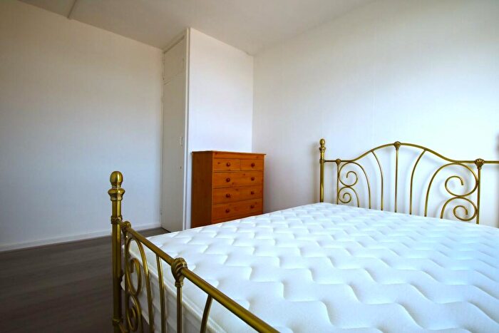 4 Bedroom Flat To Rent In Gale Street, London, E3