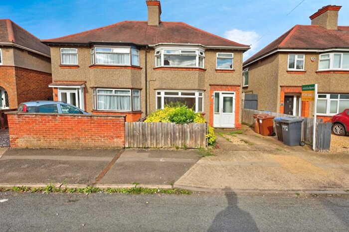 3 Bedroom Semi-Detached House For Sale In Bushland Road, Northampton, NN3
