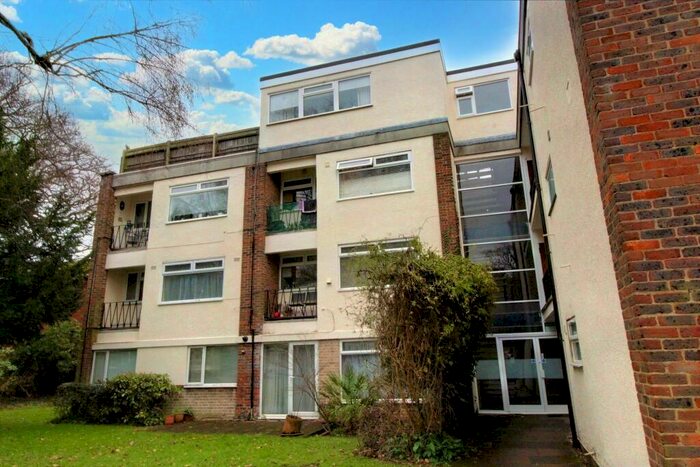 Studio To Rent In Dunraven Drive, Enfield, Greater London, EN2
