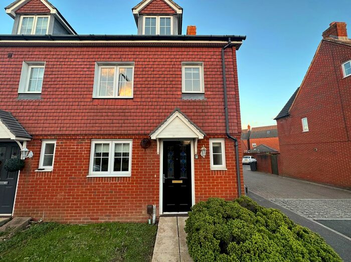 3 Bedroom Property To Rent In Orchid Court, Kingsnorth, Ashford, TN23