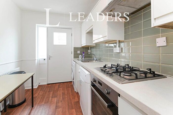 2 Bedroom Apartment To Rent In Regency Square, BN1