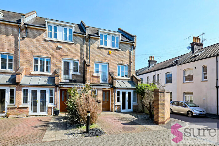3 Bedroom Town House To Rent In Cambridge Mews, Cambridge Grove, BN3