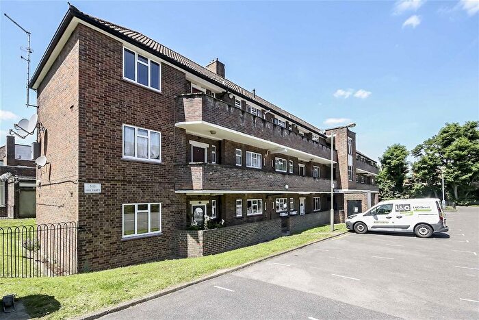 3 Bedroom Flat To Rent In Aubyn Square, Putney, SW15