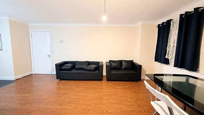 2 Bedroom Flat To Rent In Avondale Road, Kanwar Heights, CR2