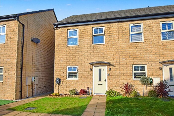 2 Bedroom End Terrace House For Sale In Sark Court, Leeds, West Yorkshire, LS14
