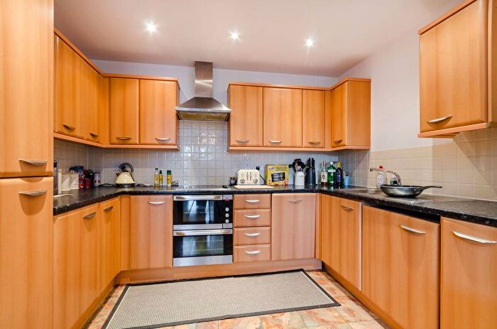 2 Bedroom Flat To Rent In London Road, Kingston, Kingston Upon Thames, KT2