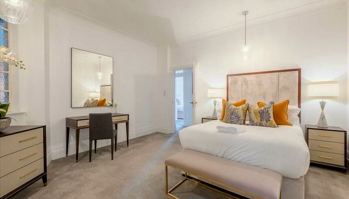 2 Bedroom Apartment To Rent In Park Road, St Johns Wood, NW8