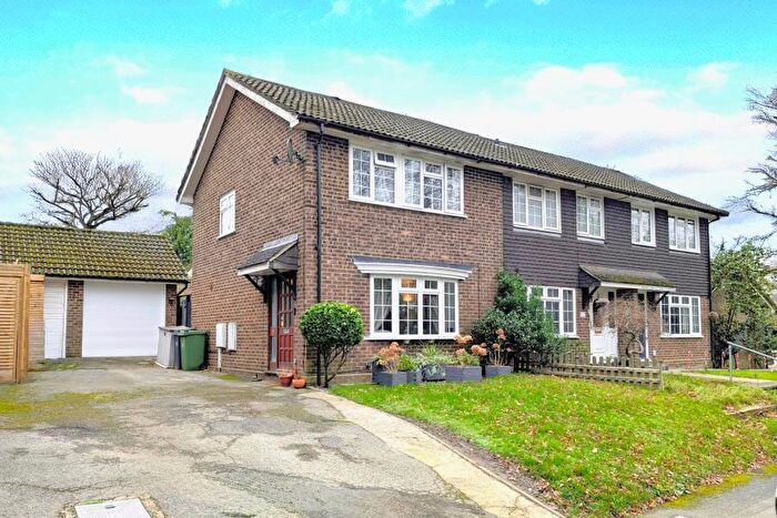 3 Bedroom End Of Terrace House To Rent In Lightwater, Surrey, GU18
