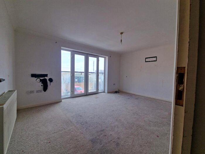 2 Bedroom Apartment For Sale In Henderson Road, Southsea, Hampshire, PO4