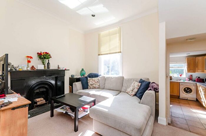 1 Bedroom Flat To Rent In Anselm Road, West Brompton, London, SW6