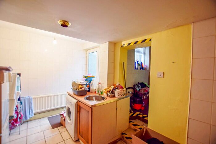2 Bedroom Flat For Sale In Eglinton Hill, Shooters Hill, London, SE18