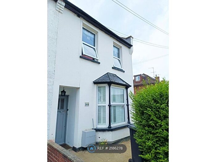 3 Bedroom End Of Terrace House To Rent In Lodge Lane, London, N12