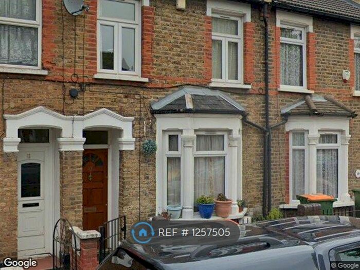 2 Bedroom End Of Terrace House To Rent In Chadwin Road, London E13