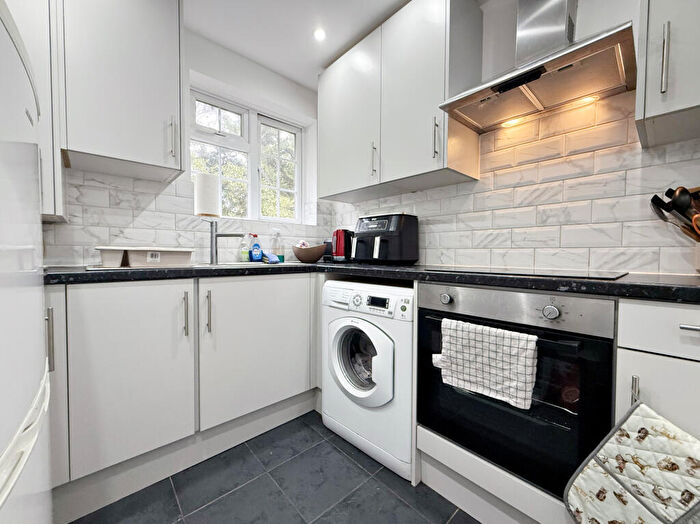 2 Bedroom Flat To Rent In Buckfield Court, Bathurst Walk, Iver, SL0