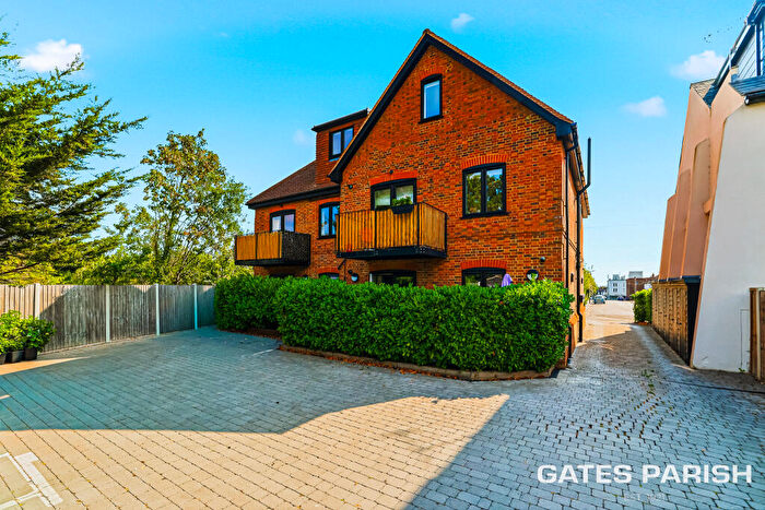 2 Bedroom Flat For Sale In Champion Road, Upminster, ***Share Of Freehold**, RM14
