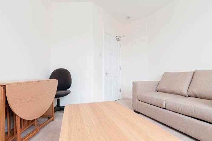 2 Bedroom Flat To Rent In East Crosscauseway, Edinburgh, EH8