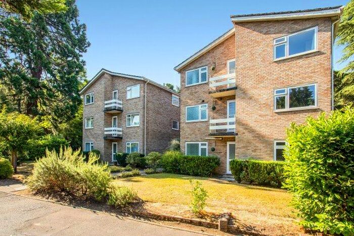 2 Bedroom Flat To Rent In Coniston Court, Weybridge, KT13