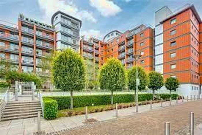 2 Bedroom Flat To Rent In Holland Gardens, Kew Bridge, Brentford, London, TW8